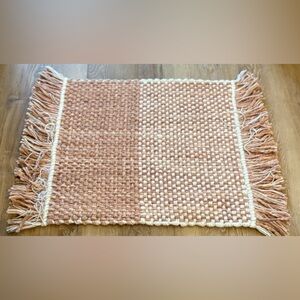 POTTERY BARN RUG SAMPLE KAIN - INDOOR - OUTDOOR 20 X 19 NOT INCLUDING FRINGE